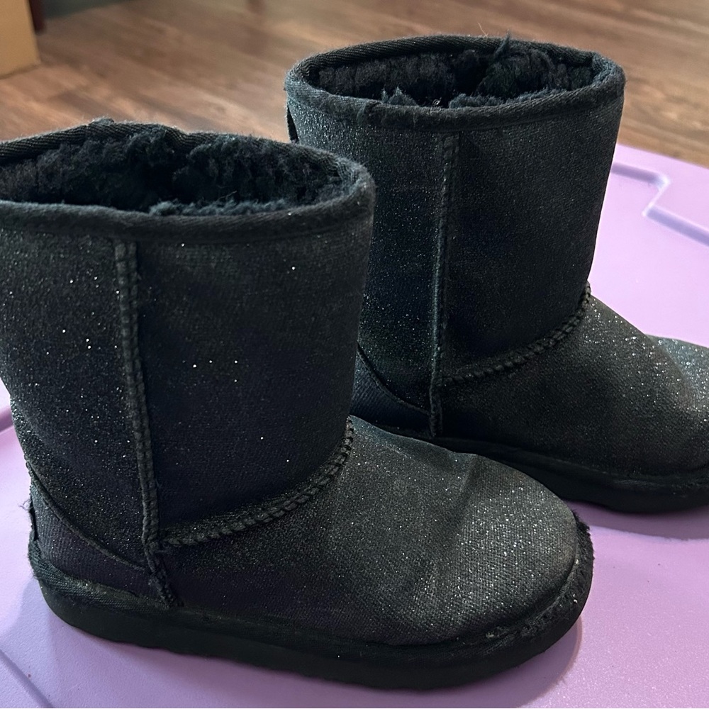 UGG- black glitter -Ugg Classic Short II Glitter Kids- Black